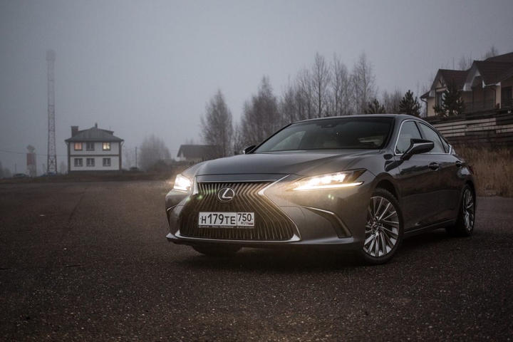 lexus