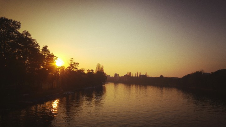 Sonnenuntergang über'm Fluss