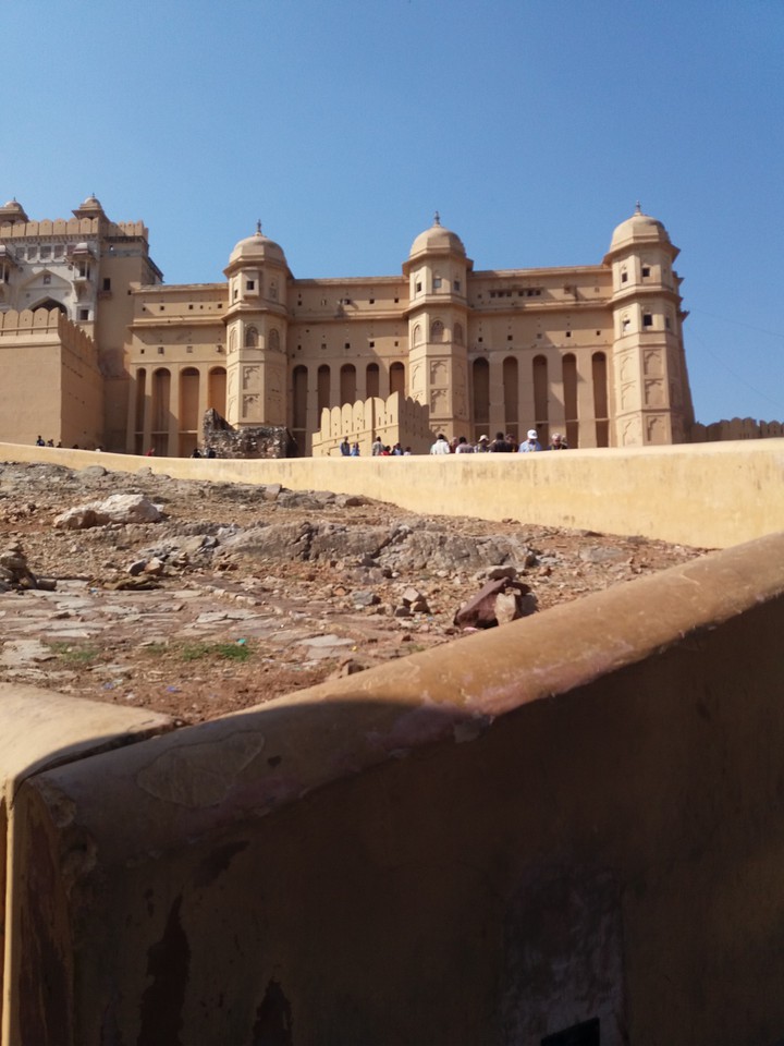 Padharoo Maree *Des* mein *The Incredible India*