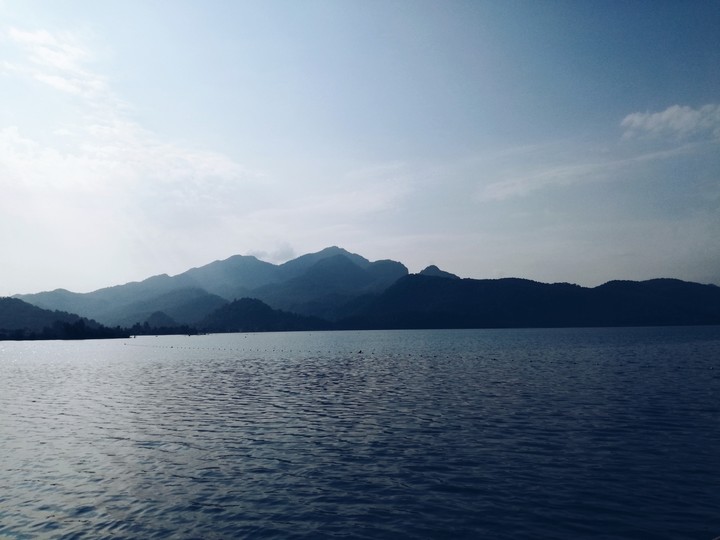 Море
