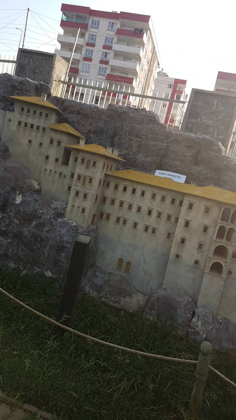 Minnak Sümela Manastırı Yapıtı