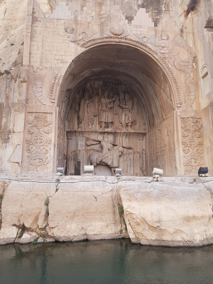 tagh-bostan