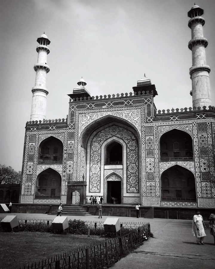 monuments are the gist of india