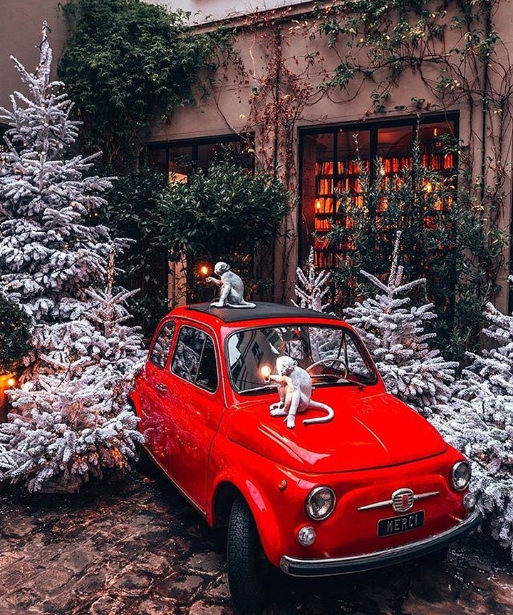 drive a red car in christmas day