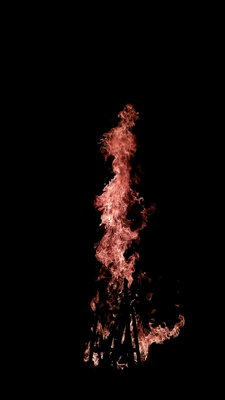 Fire N black. ©amal
