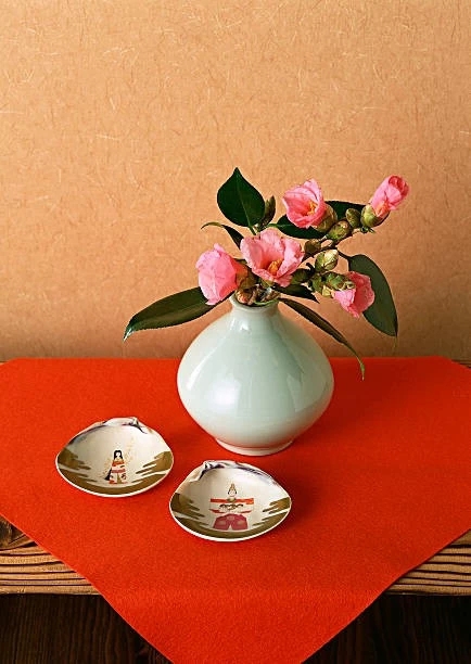 camellia arrangement & hina shells