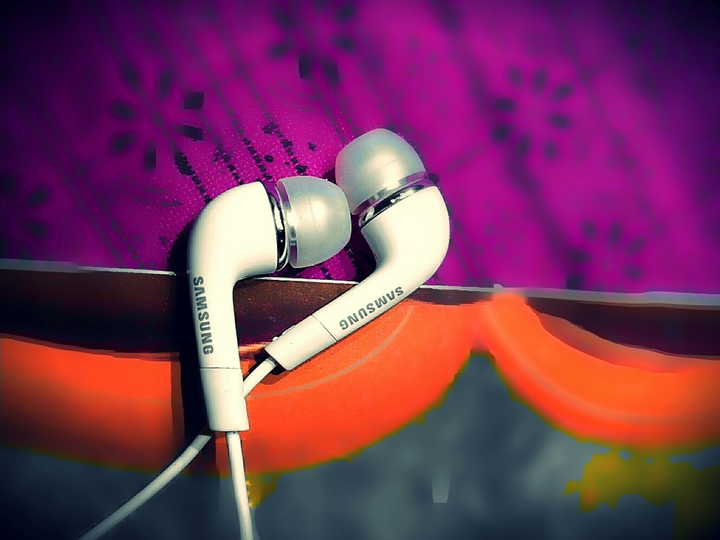 earphones