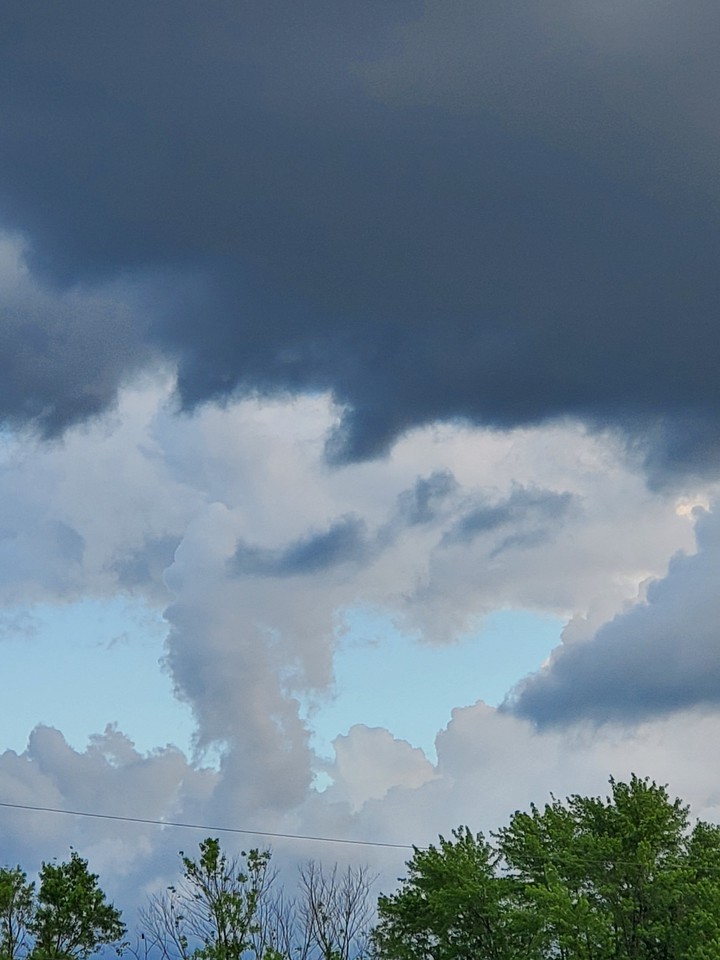 Took a Random photo, I love clouds