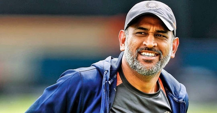 MS Dhoni 3000