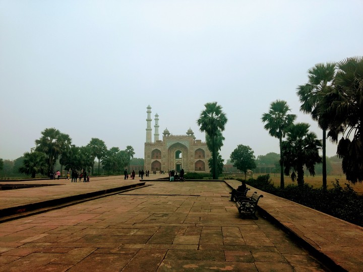 gate of Akbar's tomb