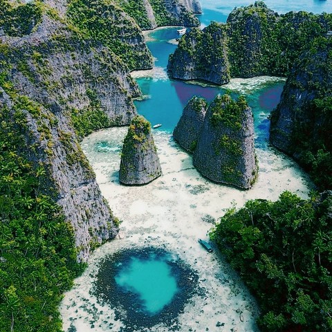 Misol Raja Ampat, Papua - Indonesia