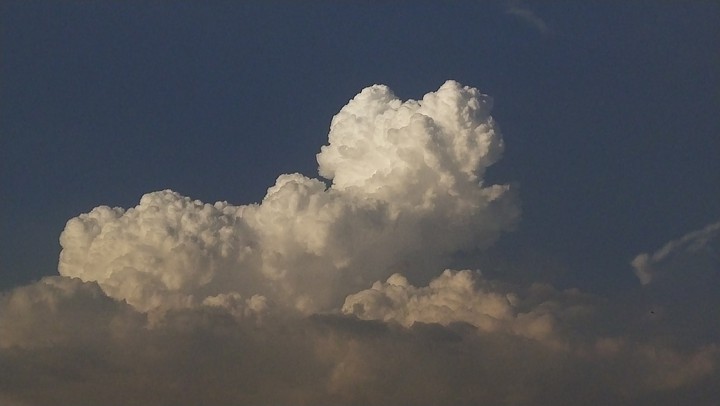 cloud roaring