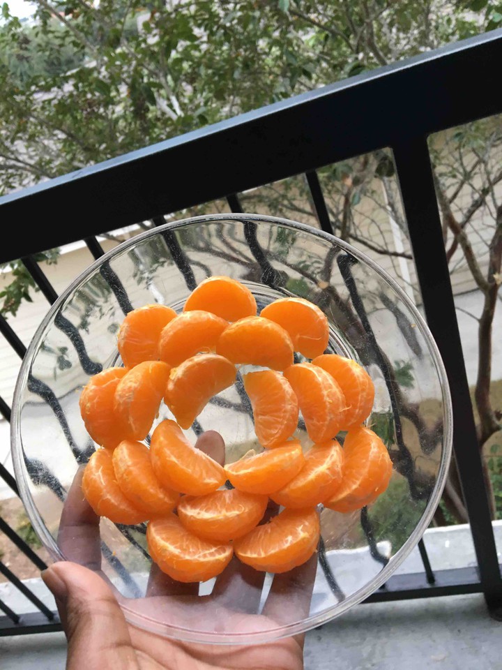 Pretty, fruity, orange flower for a snack