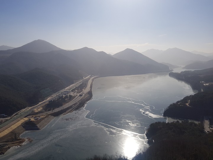 The middle of a mountain and river
