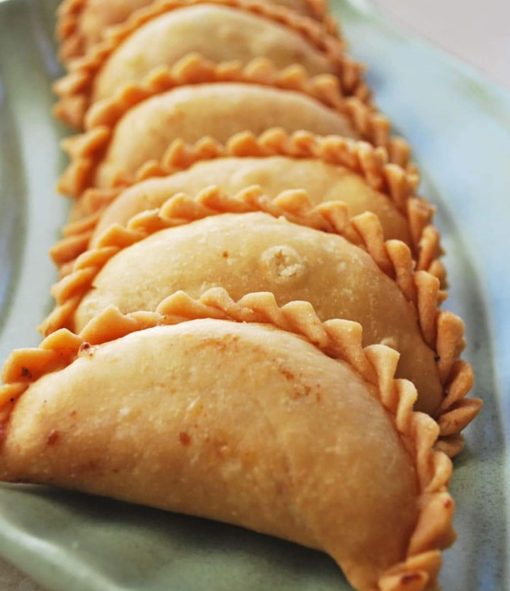 gujhiya