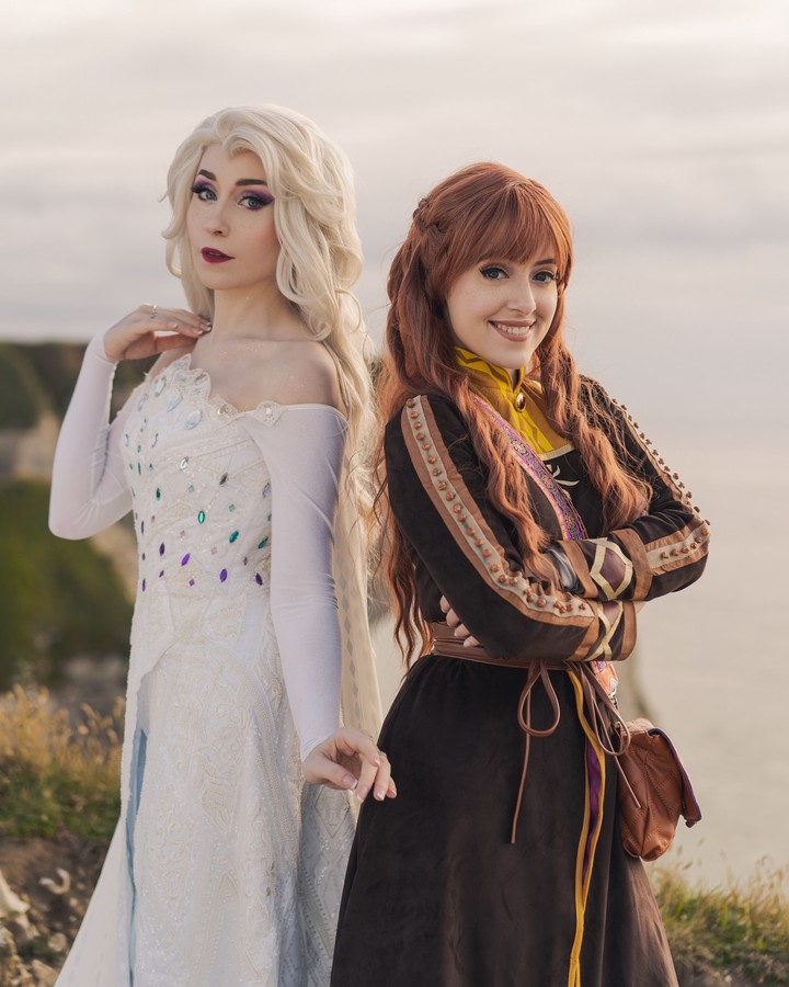 °•◇ ELSA & ANNA ◇•°