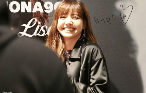 Lisa at her 1st solo fan greeting