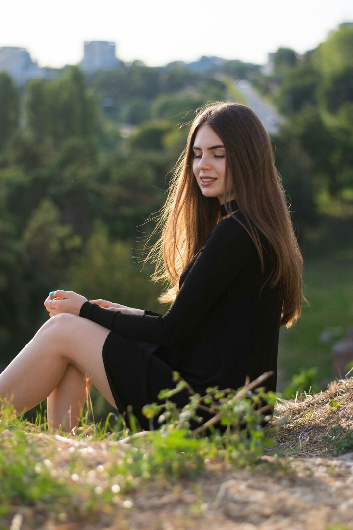 girl and city view