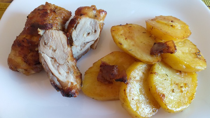 Chicken rolls with pancetta and potatoes