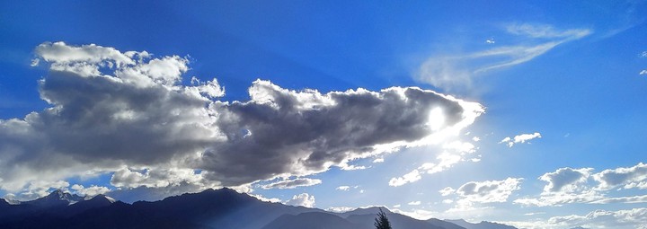 A blue sky over Leh