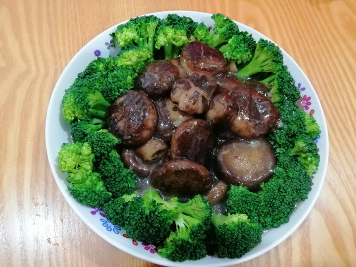 西兰花焖香菇