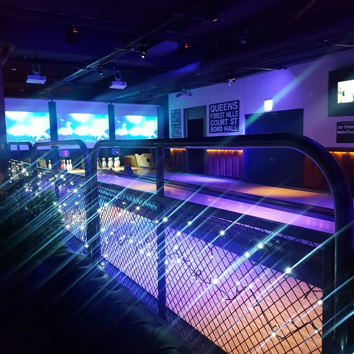 bowling pub