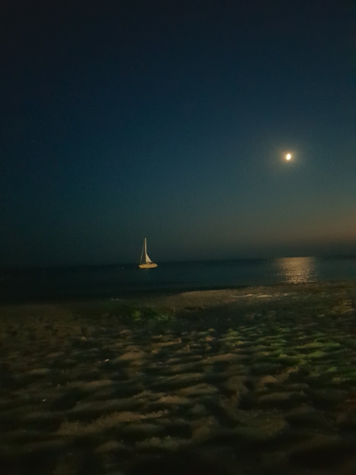 море