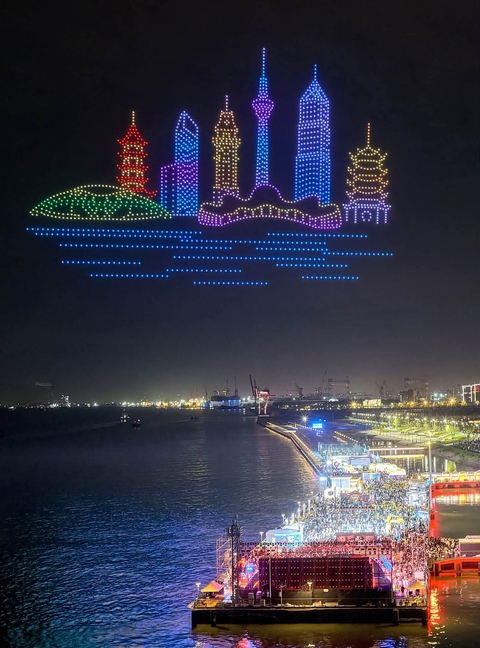 A spectacular drone show lit up the night sky over Nantong Yangtze River Sports Park. Dazzling light
