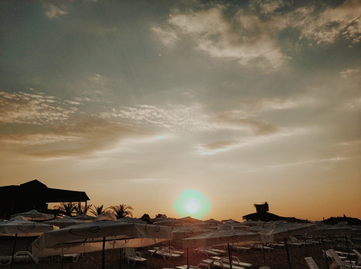 plaża o zachodzie słońca