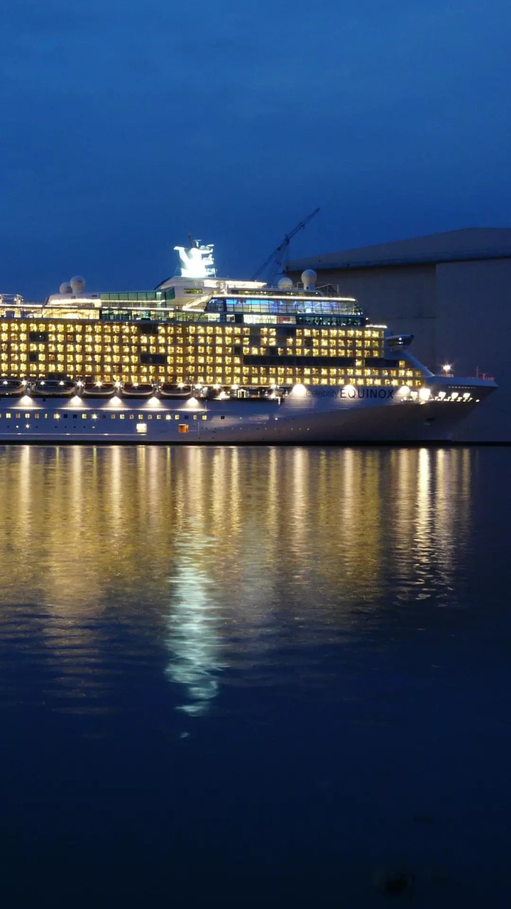 dazling lights on cruise