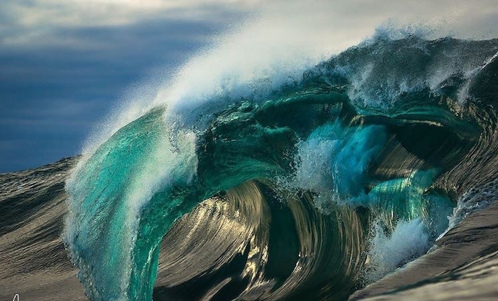 wave