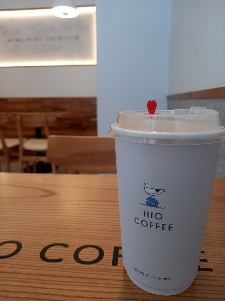 여유롭게 작은카페에서 커피한잔 나혼자~