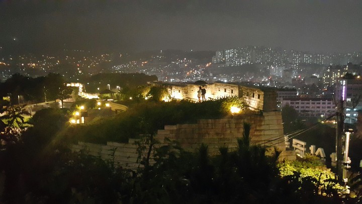 casthle and city light