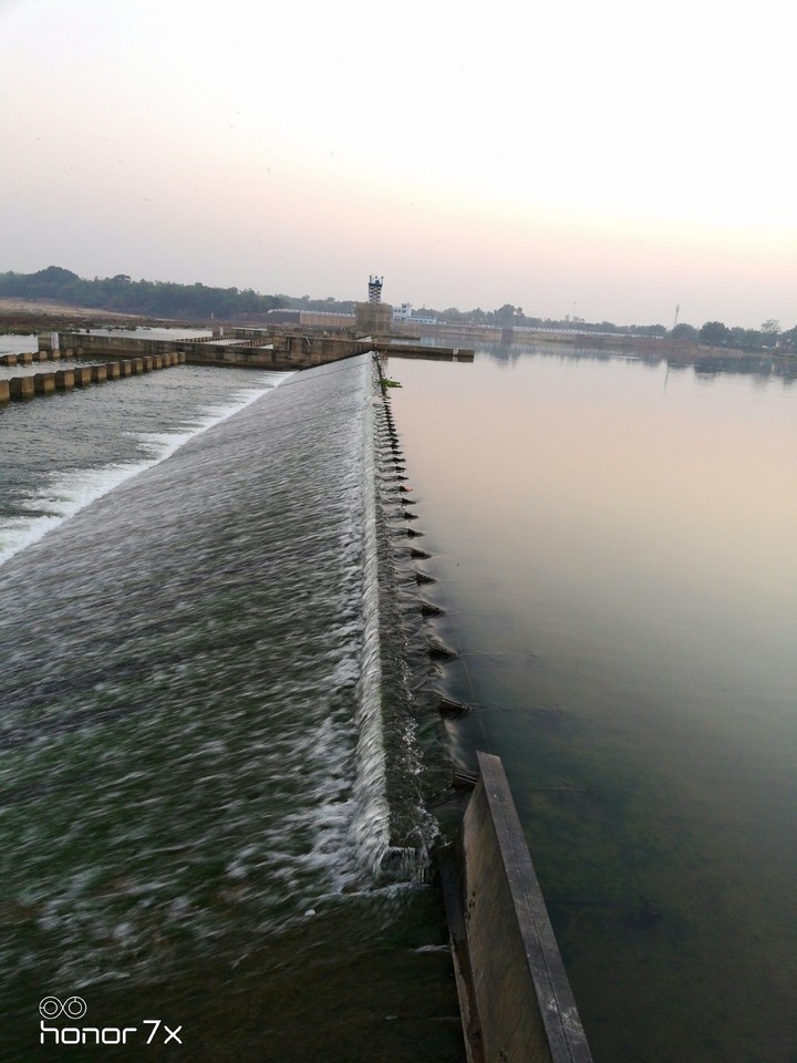 Water gate