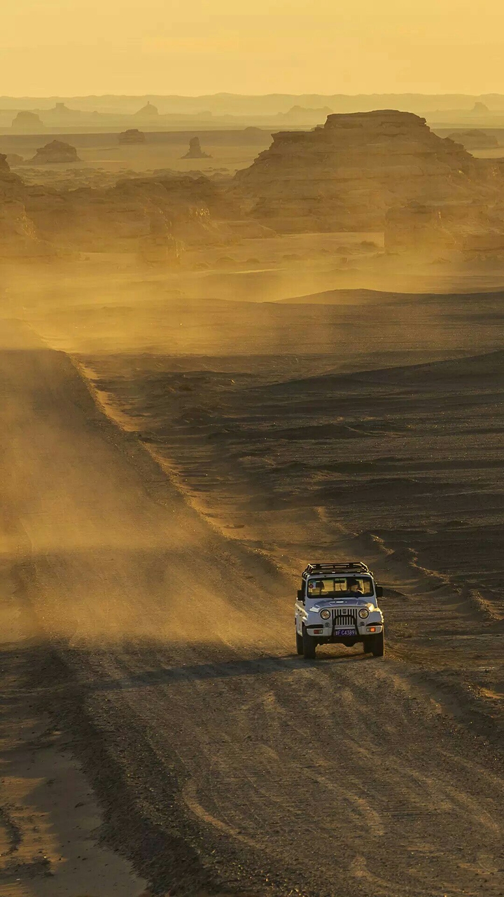 4 × 4