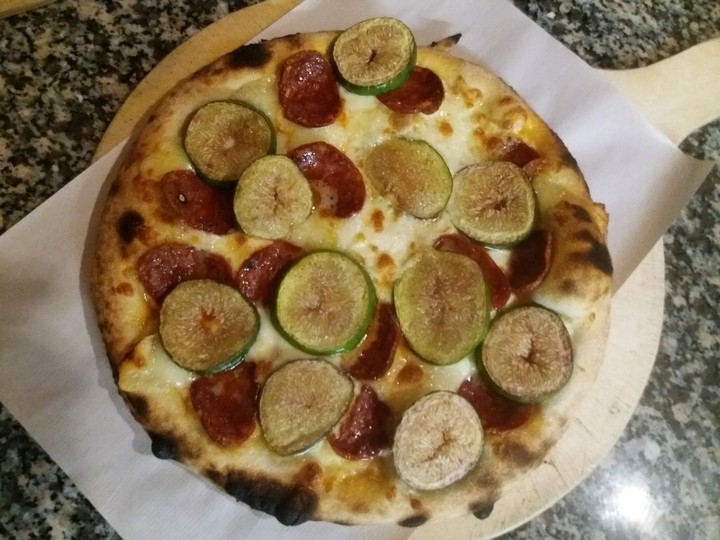 Pizza fichi e salsiccia