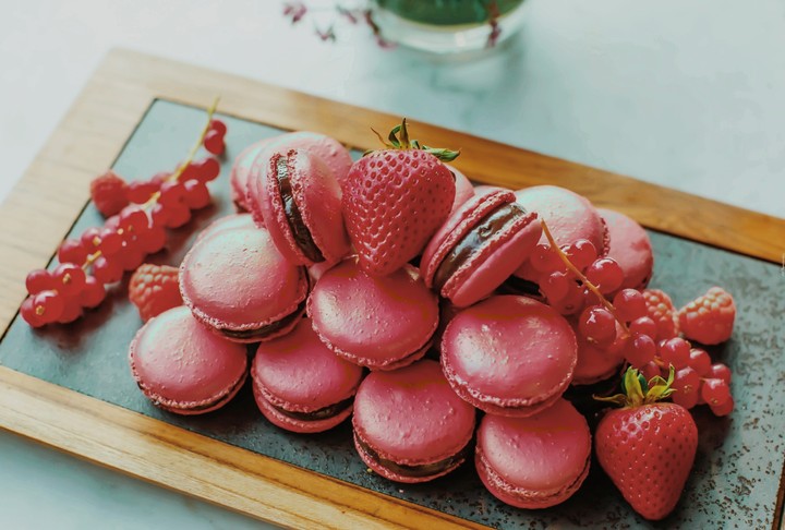 Strawberry macaron