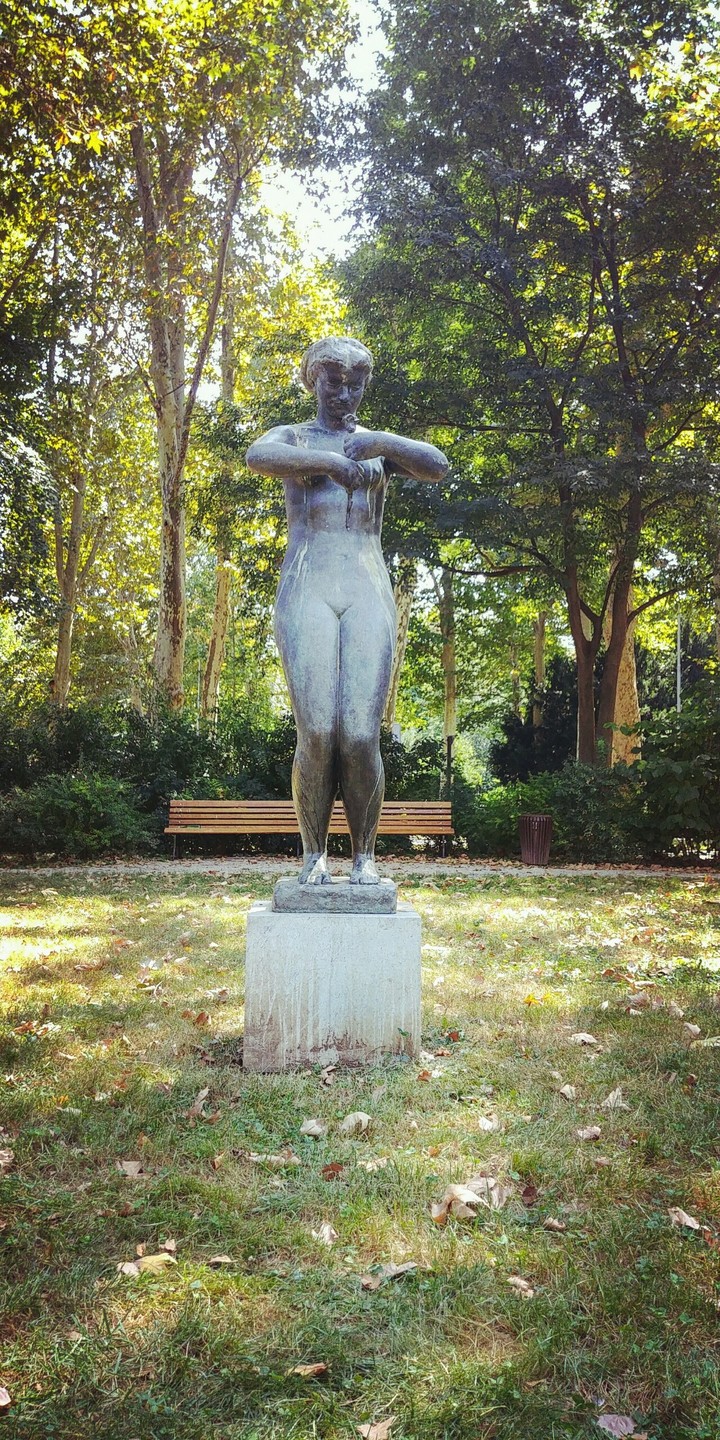 Woman with the Rose - Sculpture