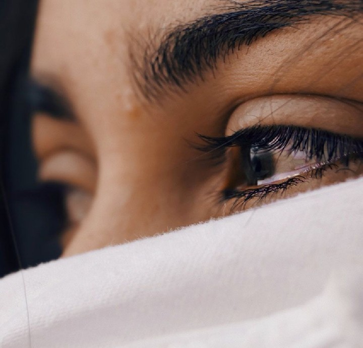eyes tells something