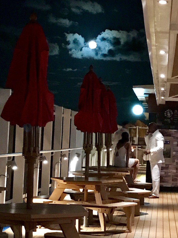 "Lovers by the Moon"