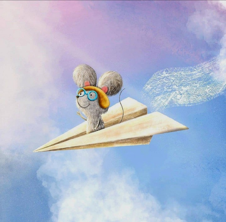 Ratoncito en avión de papel