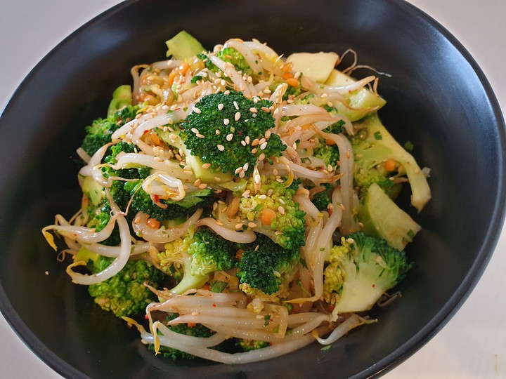 Sojasprossen- Broccoli Salat