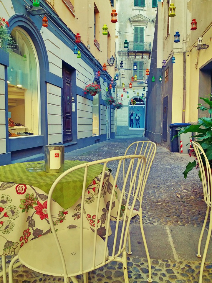 Little tinted alley