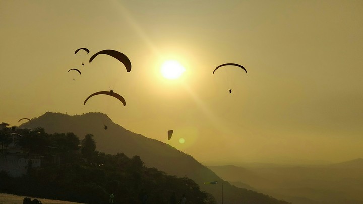 paragliding with sunset point