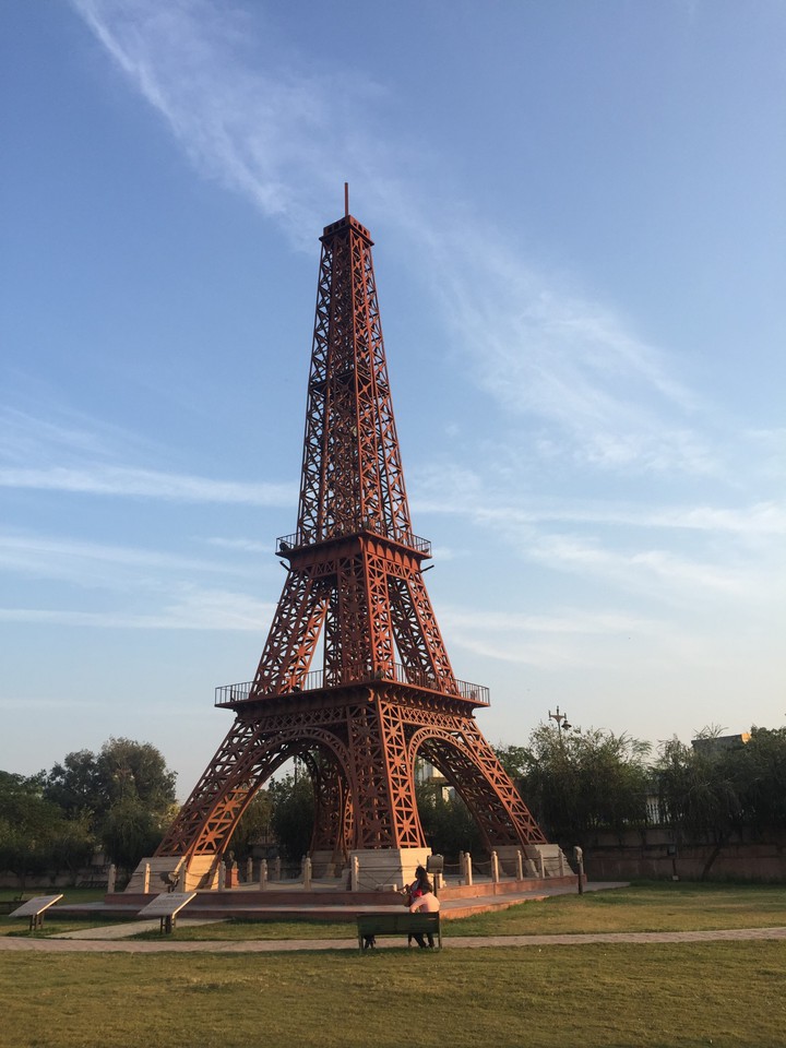 small eiffel