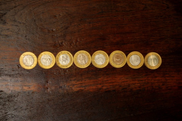 ₹10