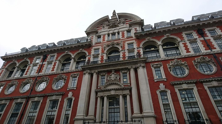 Gebäude