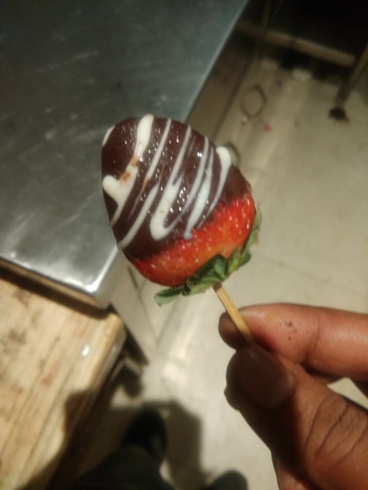 chocolate strawberries lollypop