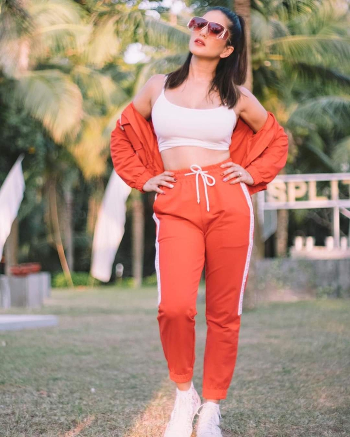Sexy Sunny Leone