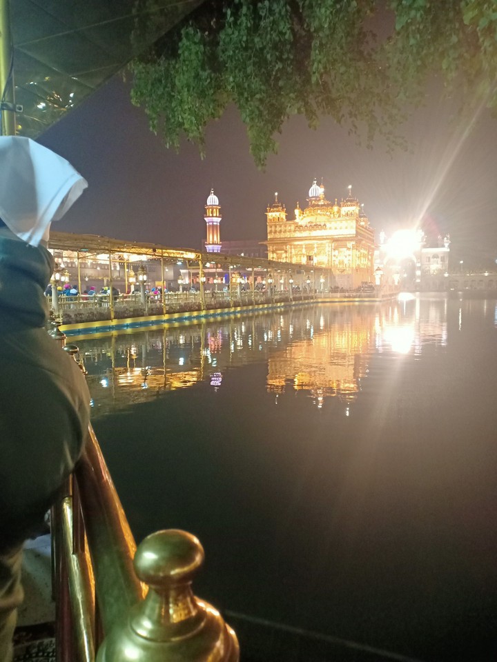 golden temple night beauty